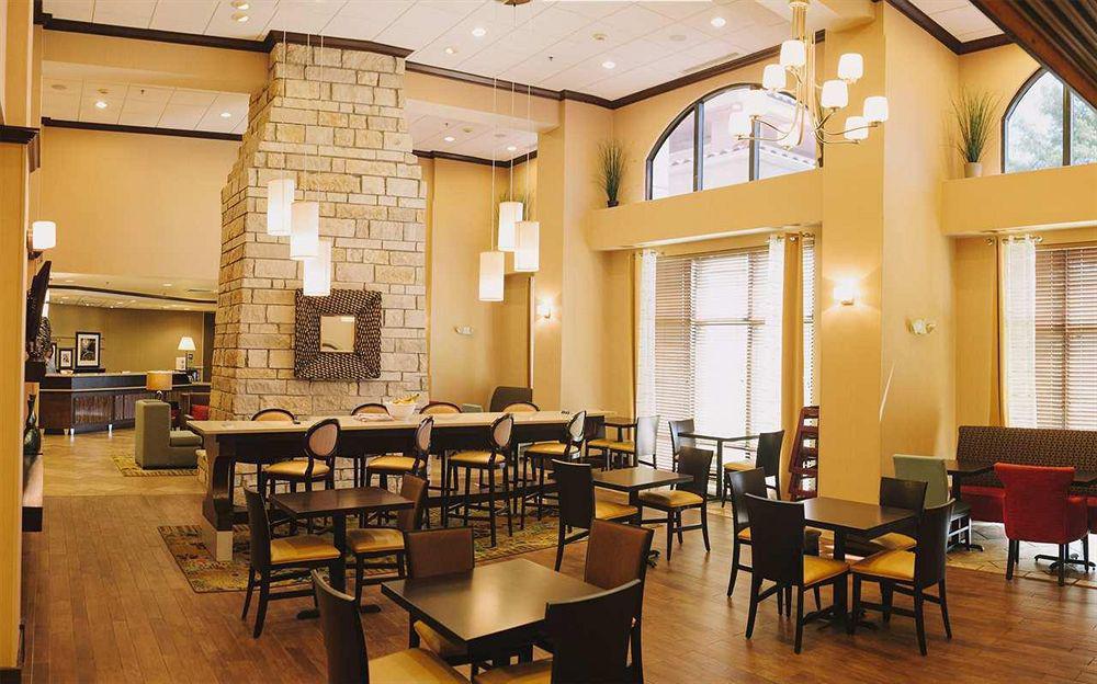 Hampton Inn & Suites Legacy Park-Фріско Ресторан фото