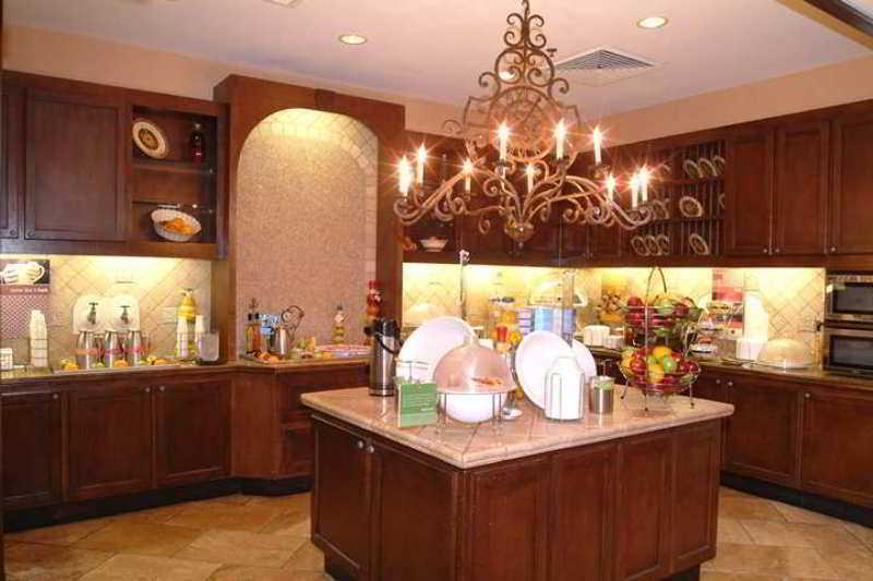 Hampton Inn & Suites Legacy Park-Фріско Ресторан фото